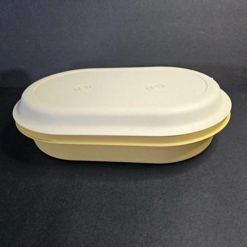 Vintage Oblong Tupperware Harvest Gold Food Storage Container Barely Used 1328-8